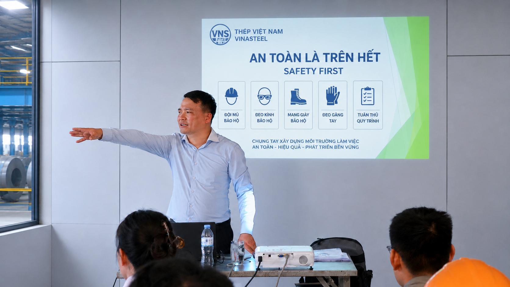 Vinasteel tổ chức đào tạo an toàn lao động cho cán bộ và công nhân nhà máy